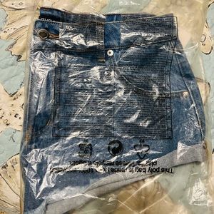 NEW - RCVA Women’s traveler denim shorts Size 30